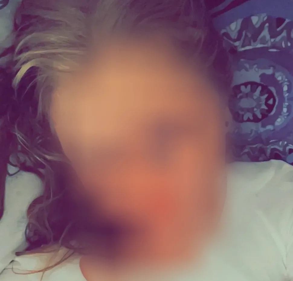 Lara, 22