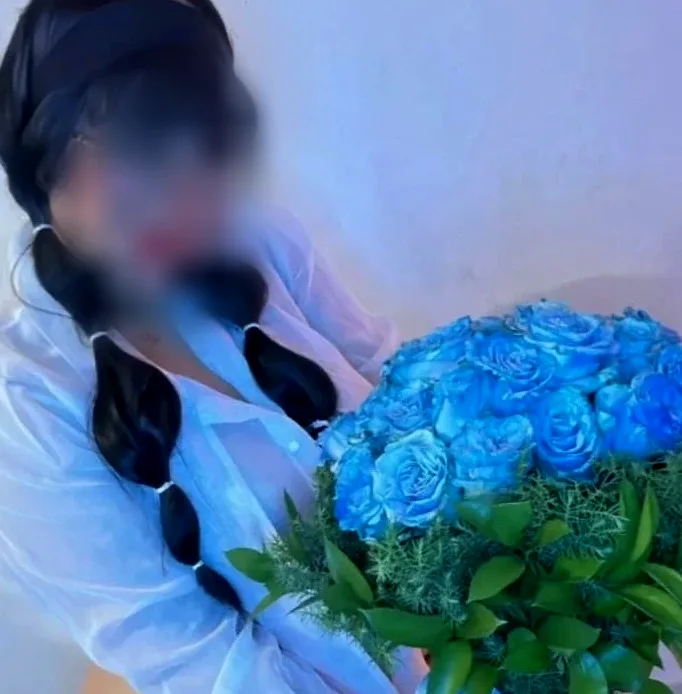 Sina, 25