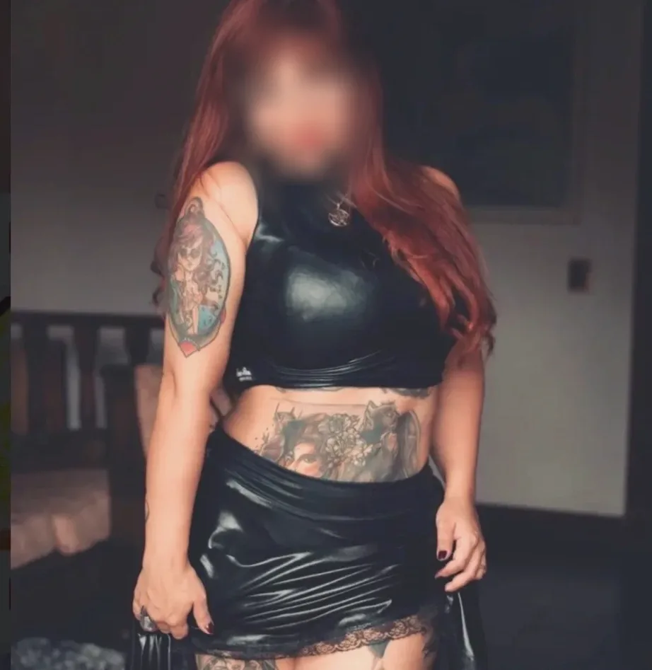 Viktoria, 25